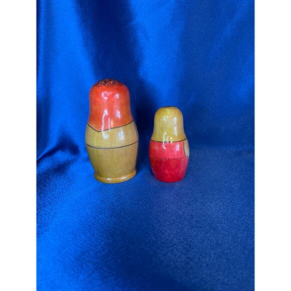 Vintage Two Piece Russian USSR Nesting Dolls - Picture 2 of 4